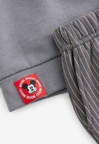 Next MICKEY STRIPE JOGGERS SET  - Collegepaita - charcoal grey