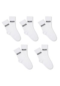 Vita bomullsstrumpor med ribbstickade muddar, svart "BOSS"-märke på sidan och en klassisk design med crew-längd. Set om fem par.