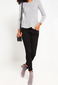 Derhy Striktrøje - grey