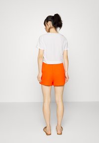 Vero Moda Petite VMEASY  - Blusa - snow white solid
