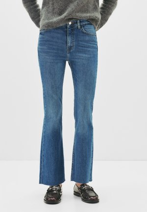 MID-WAIST KICK BELL BOTTOM - Blugi bootcut - blue denim