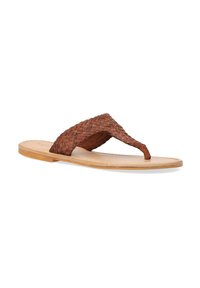Bruine gevlochten leren flip-flop sandaal met een platte, natuurlijke zool en een V-vormige strap. Glad textuur met een minimalistisch ontwerp.
