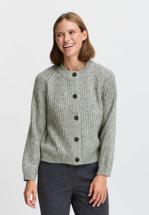 Hellgrauer, gerippter Cardigan mit Rundhalsausschnitt, geknöpftem Vorderteil und langen Ärmeln. Verfügt über schwarze Knöpfe und eine strukturierte Maschenware.