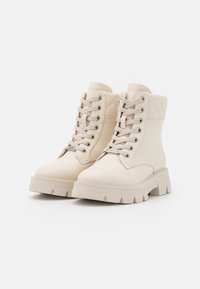 s.Oliver Platform ankle boots - cream