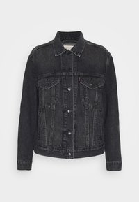 Svart denimjacka med knäppning fram, två knappade bröstfickor, sidfickor och en spetsig krage.