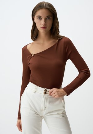 ASYMMETRIC NECKLINE - Langarmshirt - brown