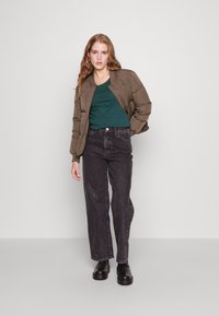 Vero Moda Petite VMDANIMAXI O-NECK - Camisola de manga comprida - pondarosa pine