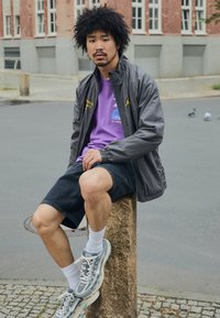 Nike Performance NBA LOS ANGELES LAKERS JORDAN JACKET - Træningsjakke - medium ash/purple smoke