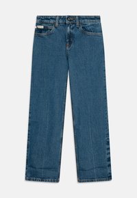 Modre denim hlače s ravnim krojem. Značilnosti vključujejo pet žepov, zanke za pas ter gumbasto zapiranje z kontrastnim šivanjem.