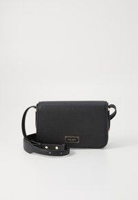 Musta nahkristcrossbody kott tekstuuriga viimistlusega, kuldsete metalldetailidega, logo sildiga ja reguleeritava rihmaga. Ristkülikukujuline disain.