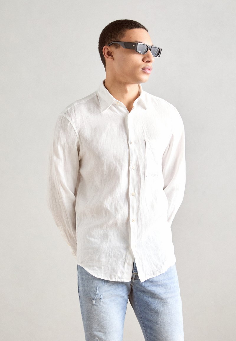 Marc O'Polo - KENT COLLAR LONG SLEEVES ONE RECTANGULAR CHEST POCKET - Ing - white, Nagyítás