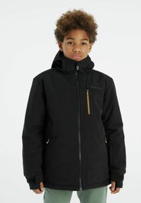 Schwarze isolierte Jacke mit hohem Kragen, frontale Reißverschluss, zwei Seitentaschen und einer Brusttasche. Verfügt über goldfarbene Reißverschlüsse und verstellbare Bündchen.