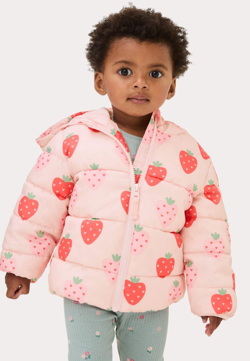 Giacca a vento rosa con motivo di fragole, dotata di cappuccio e chiusura con zip. Tessuto testurizzato e design isolato per mantenere il calore.