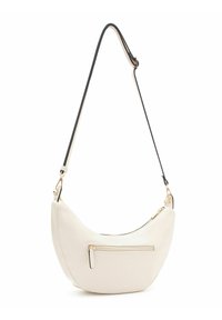 Borsa a spalla in pelle bianca con forma curvata, tasca frontale con zip, tracolla nera e dettagli in oro. Superficie testurizzata.