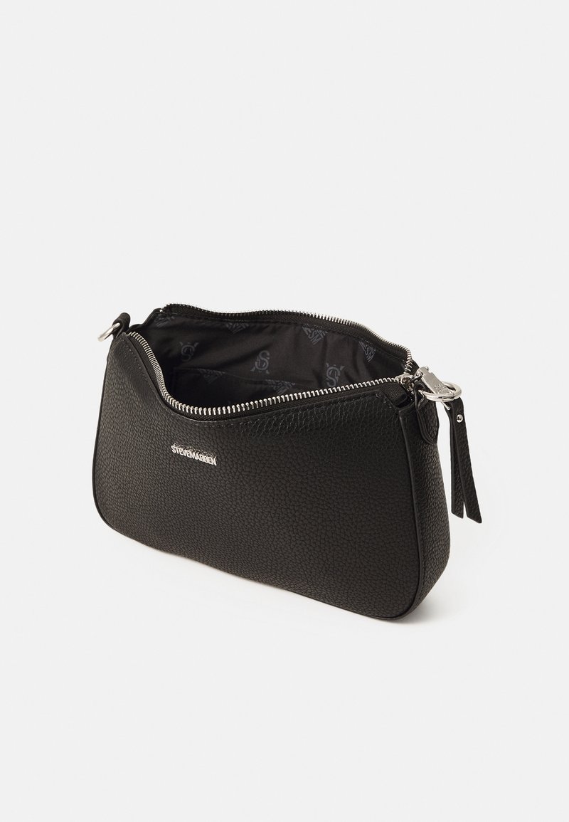 Schwarze Ledertasche mit strukturierten Oberflächen, silbernem Metallreißverschluss und einem Innenraum mit einem Logomuster. Kompakte Bauweise mit einem seitlichen Quasten.