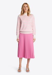 Rich & Royal MIT MOCKNECK - Strickpullover - pink power