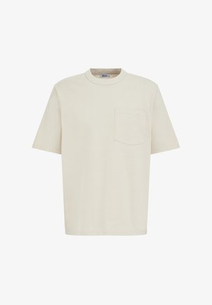 Camiseta de algodón de color beige claro, de manga corta, con cuello redondo y un bolsillo en el pecho, con dobladillo recto.