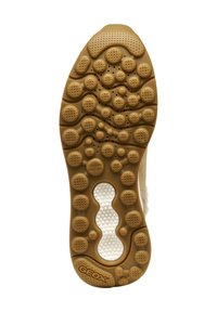 Semelle de chaussure en caoutchouc brun texturé présentant des grips circulaires, des trous d'air et des accents en maille blanche, marquée "GEOX" et "BREVET ITALIEN."