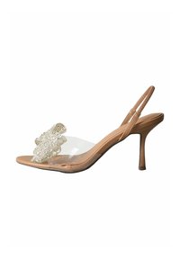 Naakte sandaal met hoge hak en een transparante band, versierd met een decoratieve strassapplicatie op de teen. Slank ontwerp met een puntige neus.