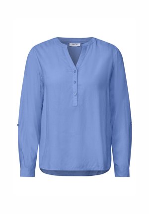 Blaue Bluse mit langen Ärmeln, V-Ausschnitt, Knopfleiste und hochrollbaren Ärmeln. Hergestellt aus leichtem Stoff mit glatter Textur.