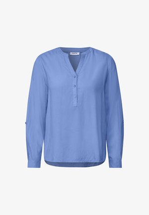 Blaue Bluse mit langen Ärmeln, V-Ausschnitt, Knopfleiste und hochrollbaren Ärmeln. Hergestellt aus leichtem Stoff mit glatter Textur.