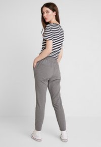 Vero Moda VMEVA STRING - Teplákové kalhoty - medium grey