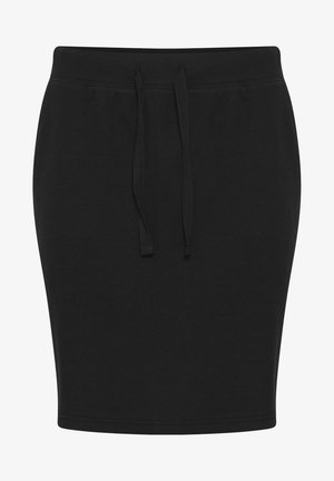 Sort ribbet nederdel med et tætsiddende design, snørebånd i taljen og blød tekstur. Nederdelen har en let buet kant, der skaber et strømlinet look.