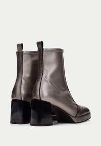 Hispanitas Plateaustiefelette metallic grey/grau-metallic