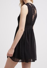 Vero Moda Vardagsklänning - black