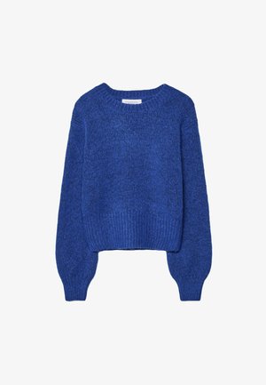 Džemper sa okruglim izrezom u živopisnoj plavoj boji, s teksturiranim pletenjem, rebrastim manžetnama i opuštenim krojem. Mekani materijal povećava udobnost i toplinu.