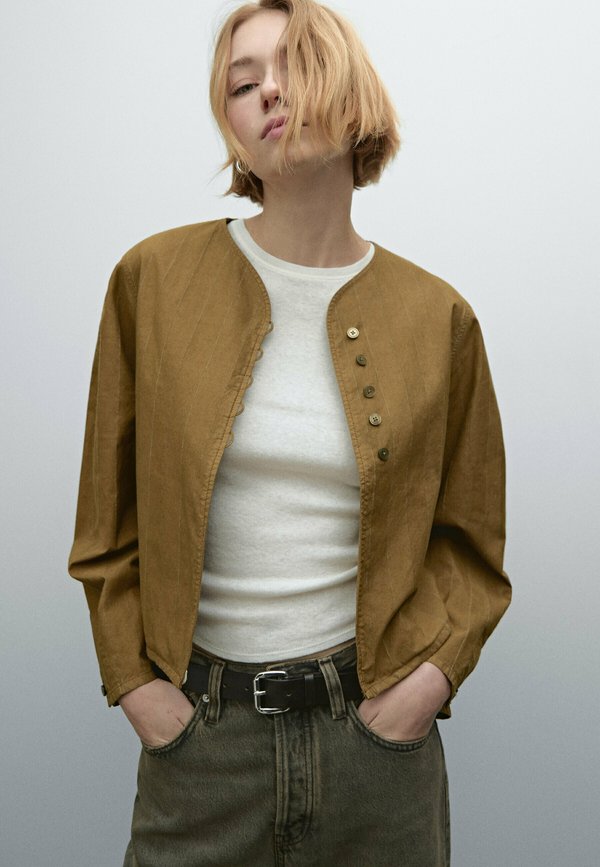 STRIPED WITH BUTTON DETAIL  - Leichte Jacke