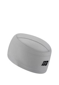 Helles graues Sportkopfband aus elastischem Material, mit strukturierten horizontalen Linien und einem kleinen schwarzen Logo auf einer Seite.