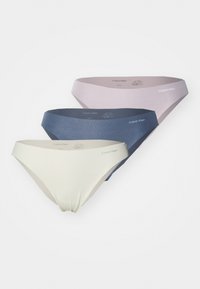 Trei perechi de chiloți tip thong Calvin Klein în roz deschis, albastru marin și alb murdar. Realizați dintr-un material neted, cu un design minimalist.