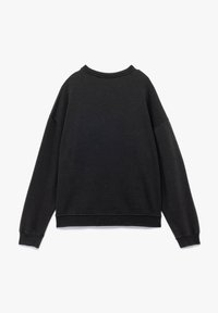 Czarny sweatshirt o luźnym kroju, z długimi rękawami, prążkowanym dekoltem i mankietami oraz gładką fakturą. Posiada jednolity kolor bez wzorów.