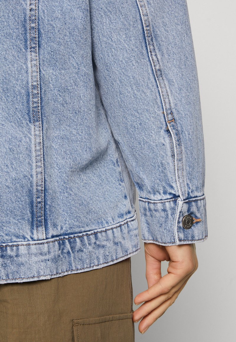 ONLY Tall ONLJAGGER OVERSIZED JACKET - Jeansjacke - light blue 