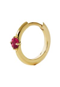 Aro de oro con forma redondeada, que presenta una prominente gema rosa en la parte delantera. Acabado metálico suave, diseño de cierre seguro.