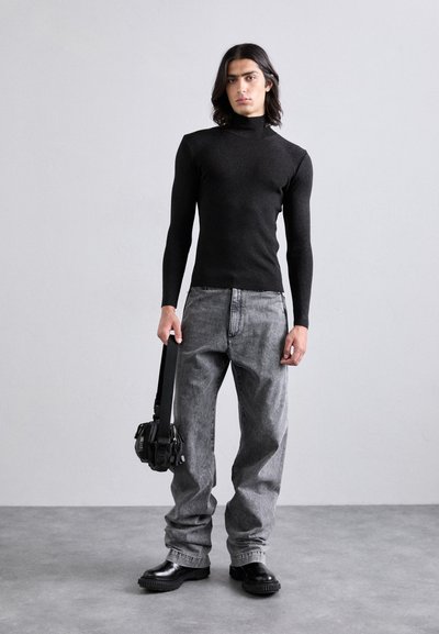 032c EQUINOX TURTLENECK - Strickpullover - black