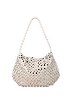 Cremefarbene Handtasche mit abgerundeter Form, kurzem Riemen und besetzt mit reflektierenden silberfarbenen Nieten.