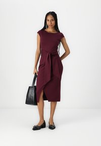 Anna Field HIGH BOATNECK SHORT SLEEVES WIDE KNOT BODYCON DRESS - Džersio suknelė - bordeaux