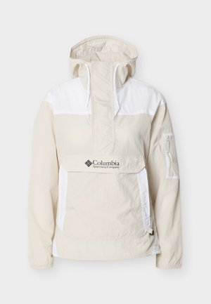 Lys beige og hvit Columbia Sportswear genserjakke med hette, lomme med klaff foran og glidelåslomme på ermet.