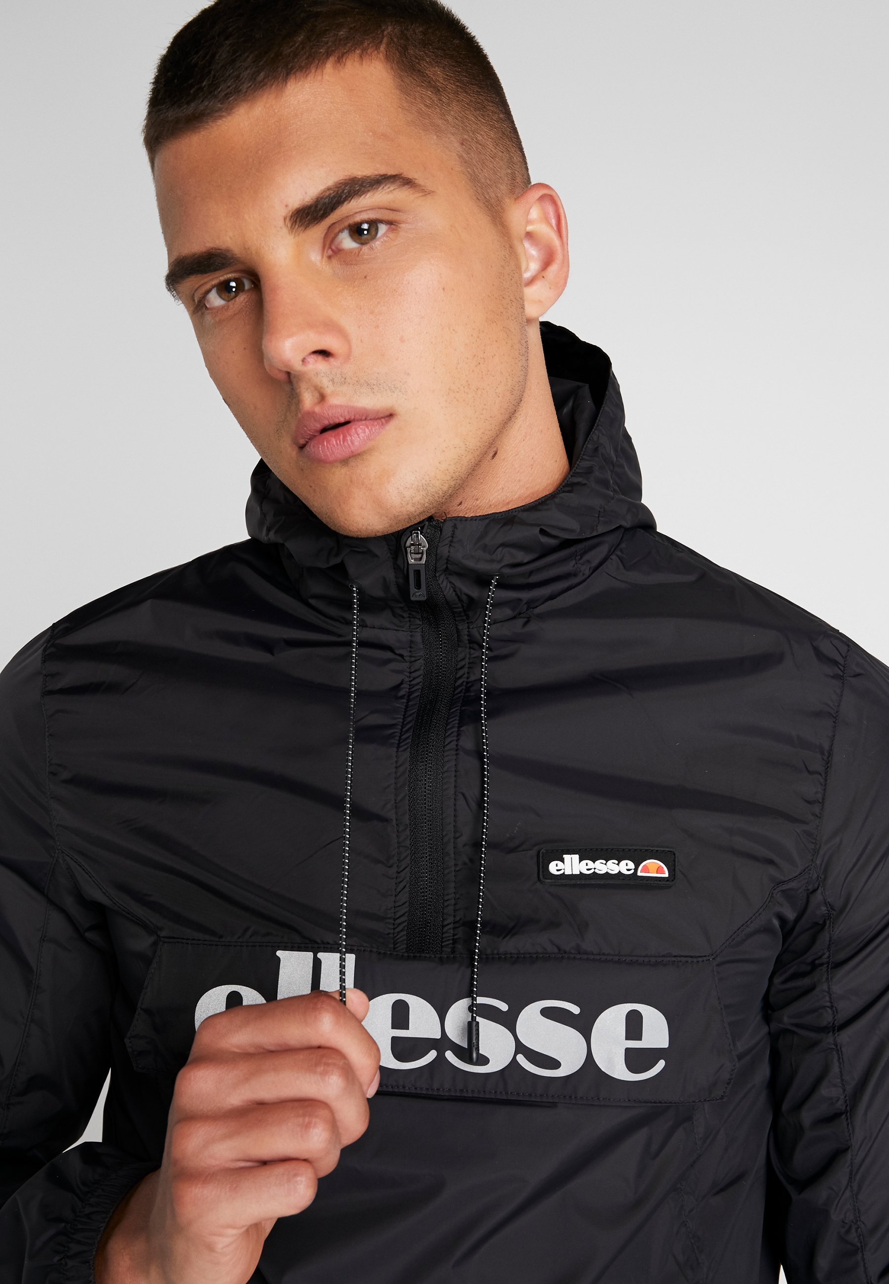 ellesse windbreaker schwarz