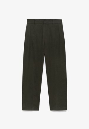 Ciemnozielone, dopasowane spodnie o gładkiej teksturze, z zakładkami z przodu, dwiema bocznymi kieszeniami i prostym krojem nogawki.