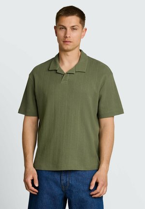 TOM TAILOR DENIM, TOM TAILOR DENIM POLOSHIRTS RELAXED FIT POLOSHIRT MIT WAFFELSTRUKTUR - Polo - oak leaf green