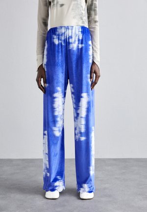 Fête Impériale KEA - Pantalon classique - abstract dazzling blue/ice melt