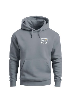 Grauer Hoodie aus weichem Stoff, mit einer vorderen Bauchtasche und einem Kapuzenzug. Er hat ein weißes und oranges gesticktes Logo.