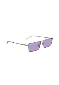 Occhiali da sole Ray-Ban con lenti rettangolari viola, sottile montatura in metallo argentato e supporti per il naso. Tempi sottili con punte in gomma trasparente per il comfort.