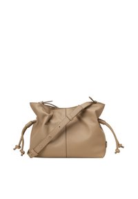 Sac à épaule en cuir souple couleur fauve avec bandoulière réglable et détails à cordons des deux côtés, légèrement froncé en haut.
