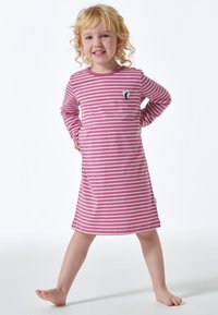 Paski sukienka z długim rękawem w różowo-białe paski, wykonana z miękkiej bawełny, z małym wzorem na piersi, długość do kolan i okrągłym dekoltem.