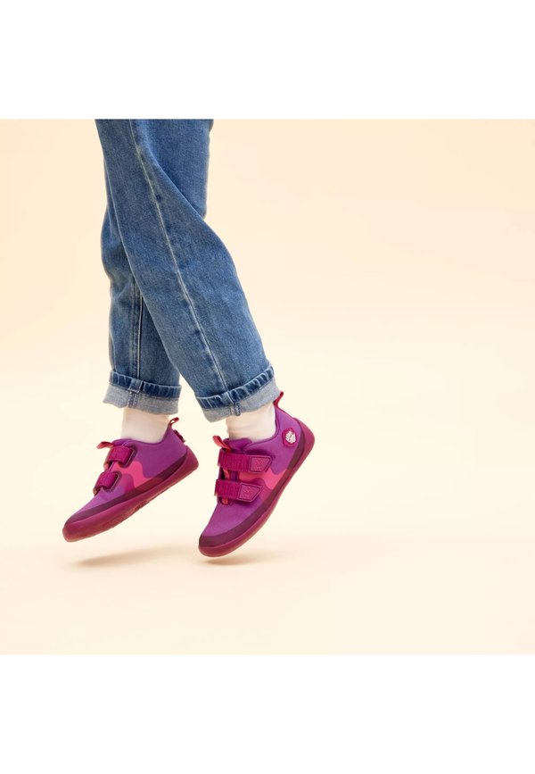 LUCKY - Sneaker low - beere