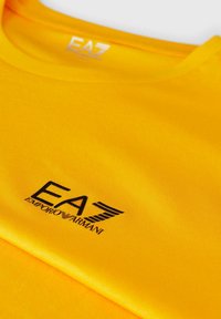 EA7 Emporio Armani Jednoduché tričko - yellow